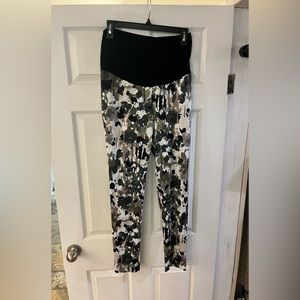 2/$20 - Rhonda Maternity Pants / Nice shiny fabric, Camouflage Print - L